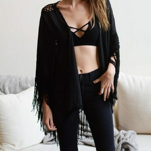 Tassled Crochet Medallion Kimoni - Picture 5 of 8